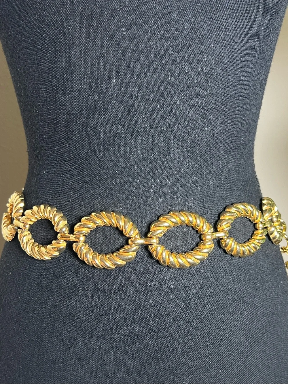 ESCADA Women’s Vintage Gold-Tone Metal Chain Link Rope Twist Belt with Charm